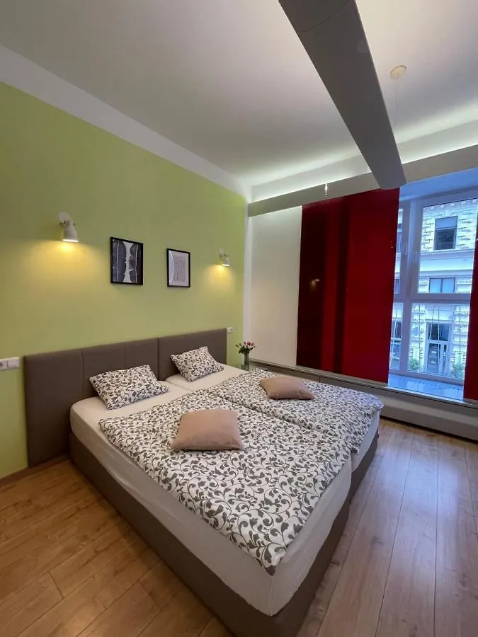Dan In'N Out Guest House Vienna 3*,  Austria