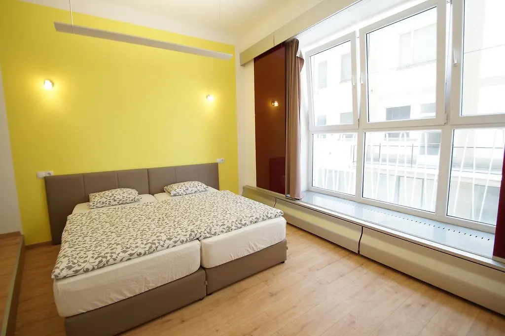 ***  Dan In'N Out Guest House Vienna Austria