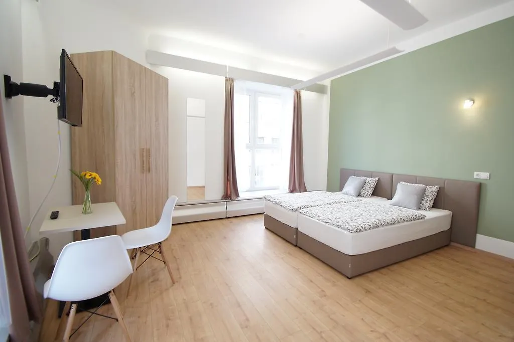 ***  Dan In'N Out Guest House Vienna Austria