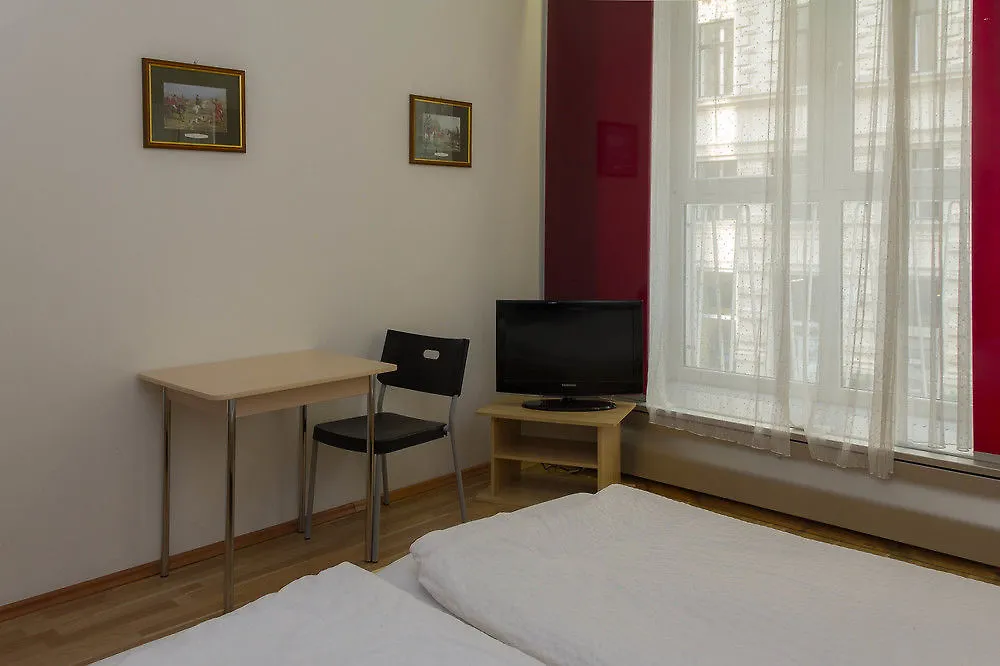 Dan In'N Out Guest House Vienna