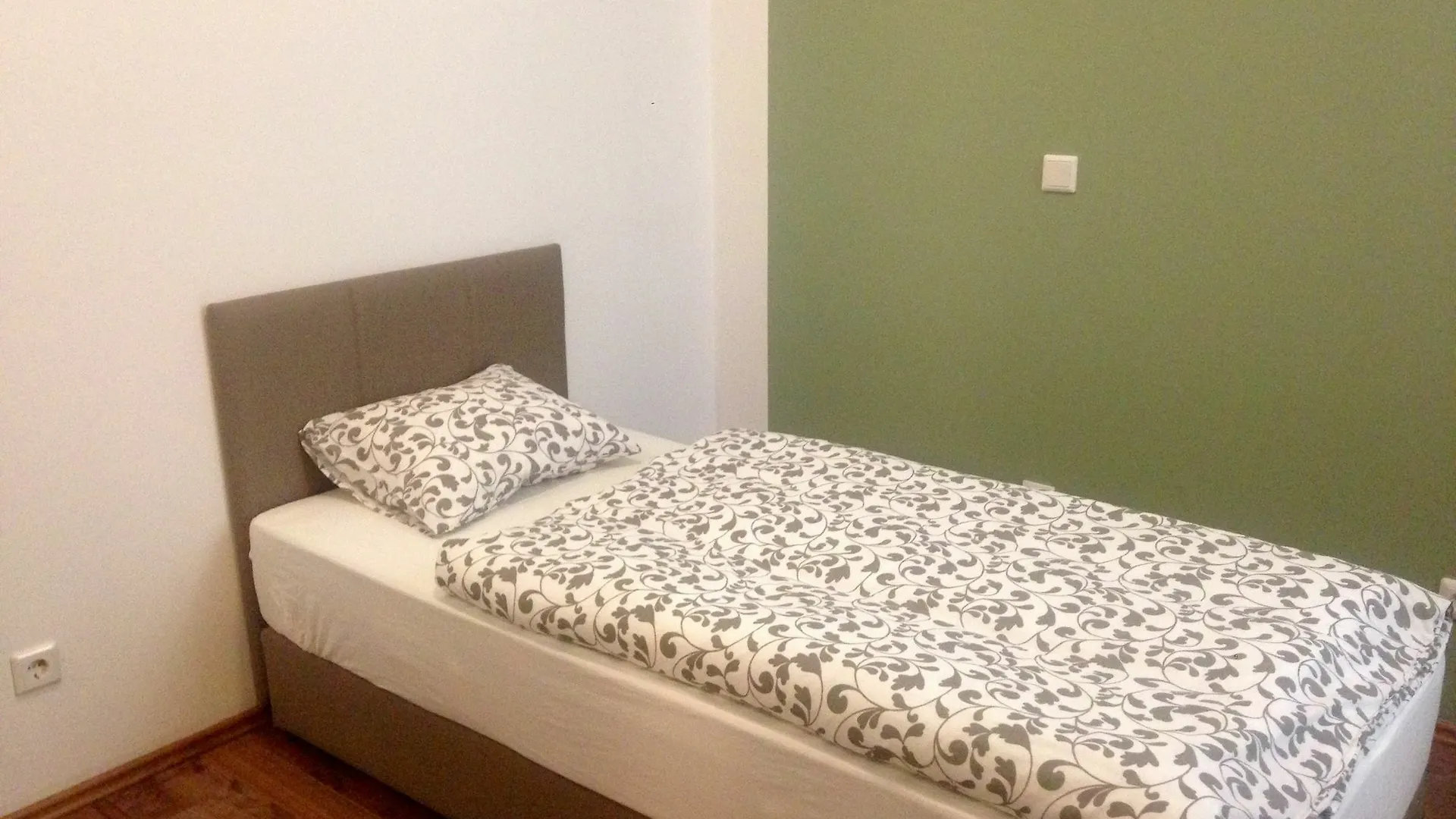 ***  Dan In'N Out Guest House Vienna Austria