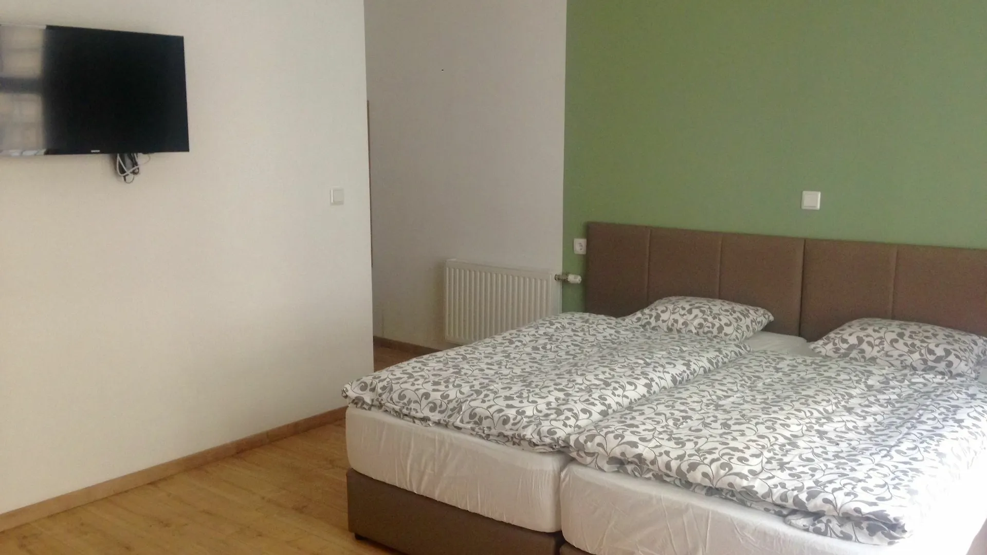 ***  Dan In'N Out Guest House Vienna Austria