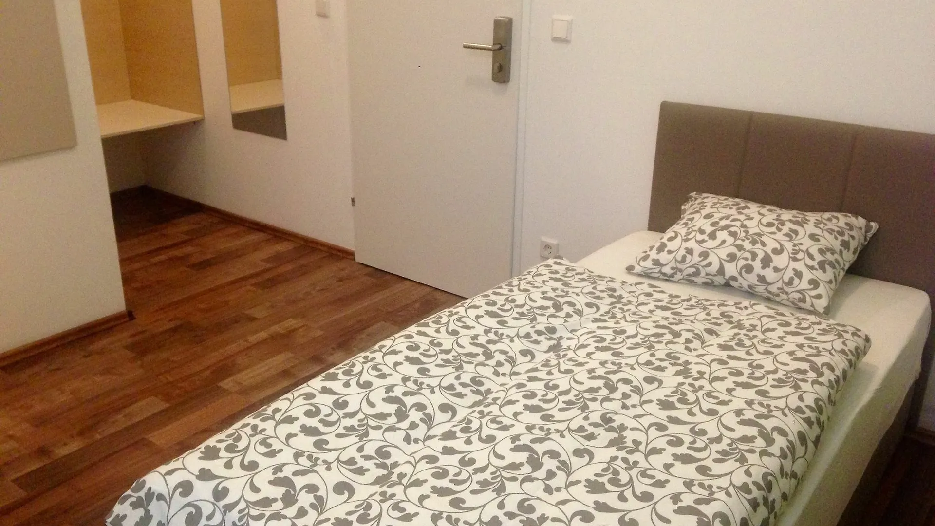 Dan In'N Out Guest House Vienna
